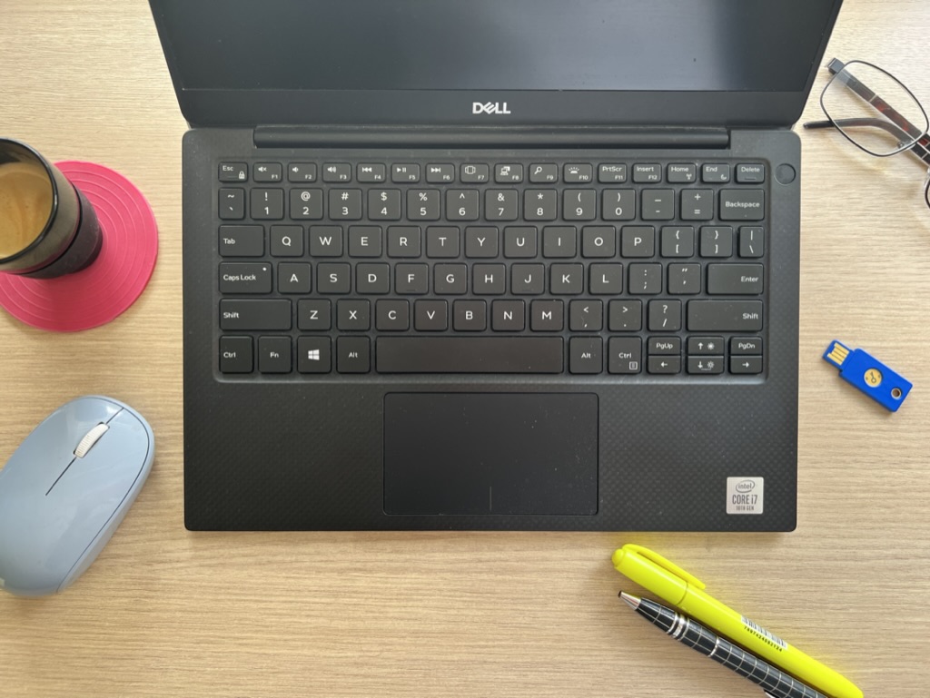 Notebook com chave de segurança física